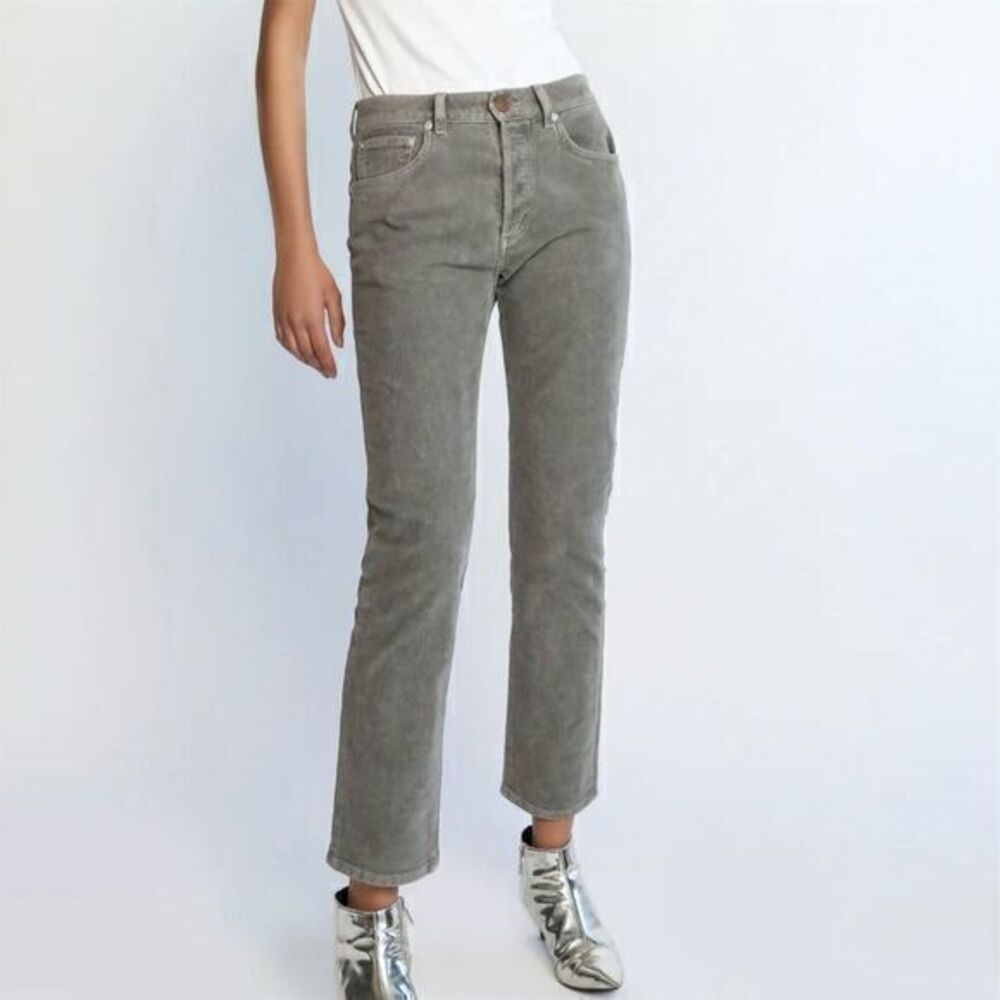 NWT Daily Blue Women’s Boost Gray Straight Corduroy Jeans Size 28 Stretch